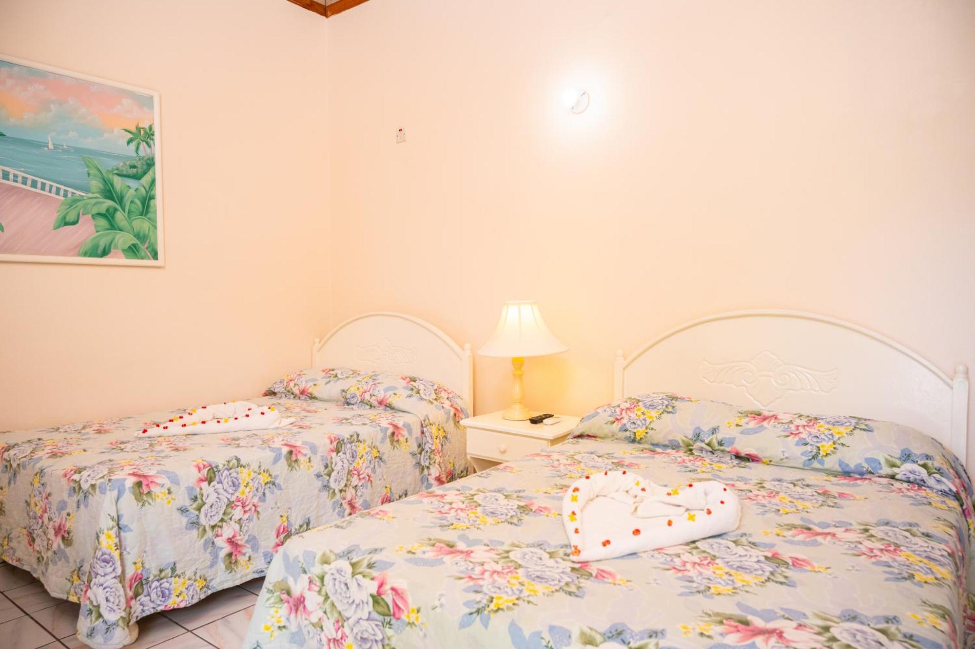 Shields Negril Villas Chambre photo