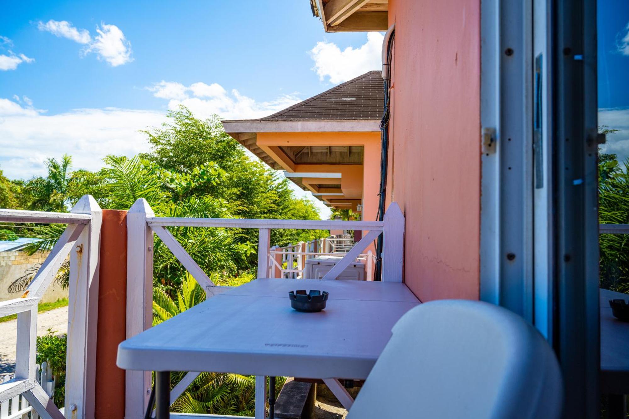 Shields Negril Villas Chambre photo