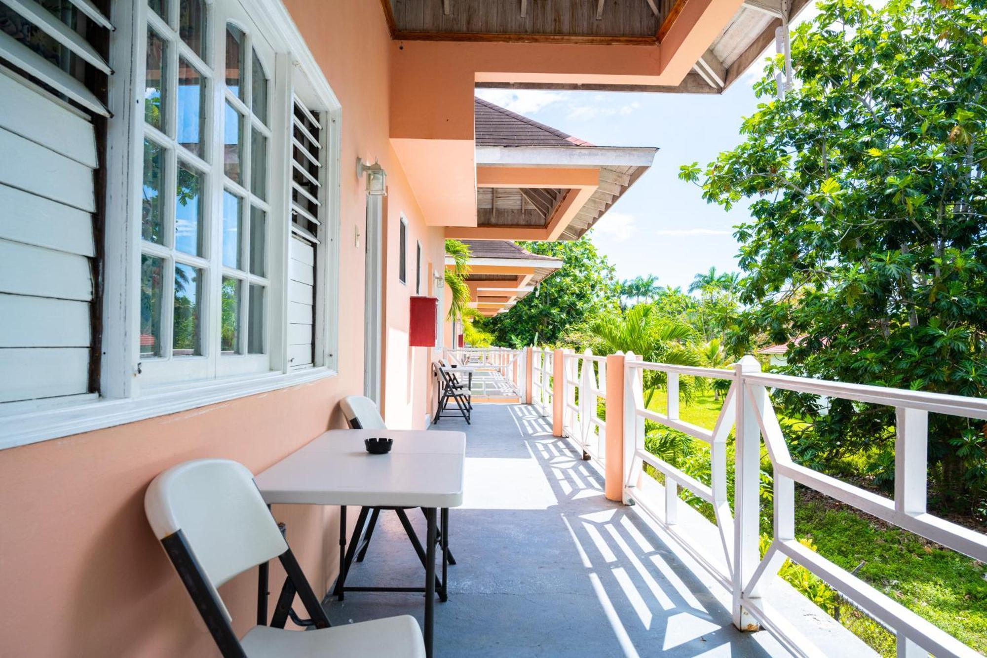 Shields Negril Villas Chambre photo