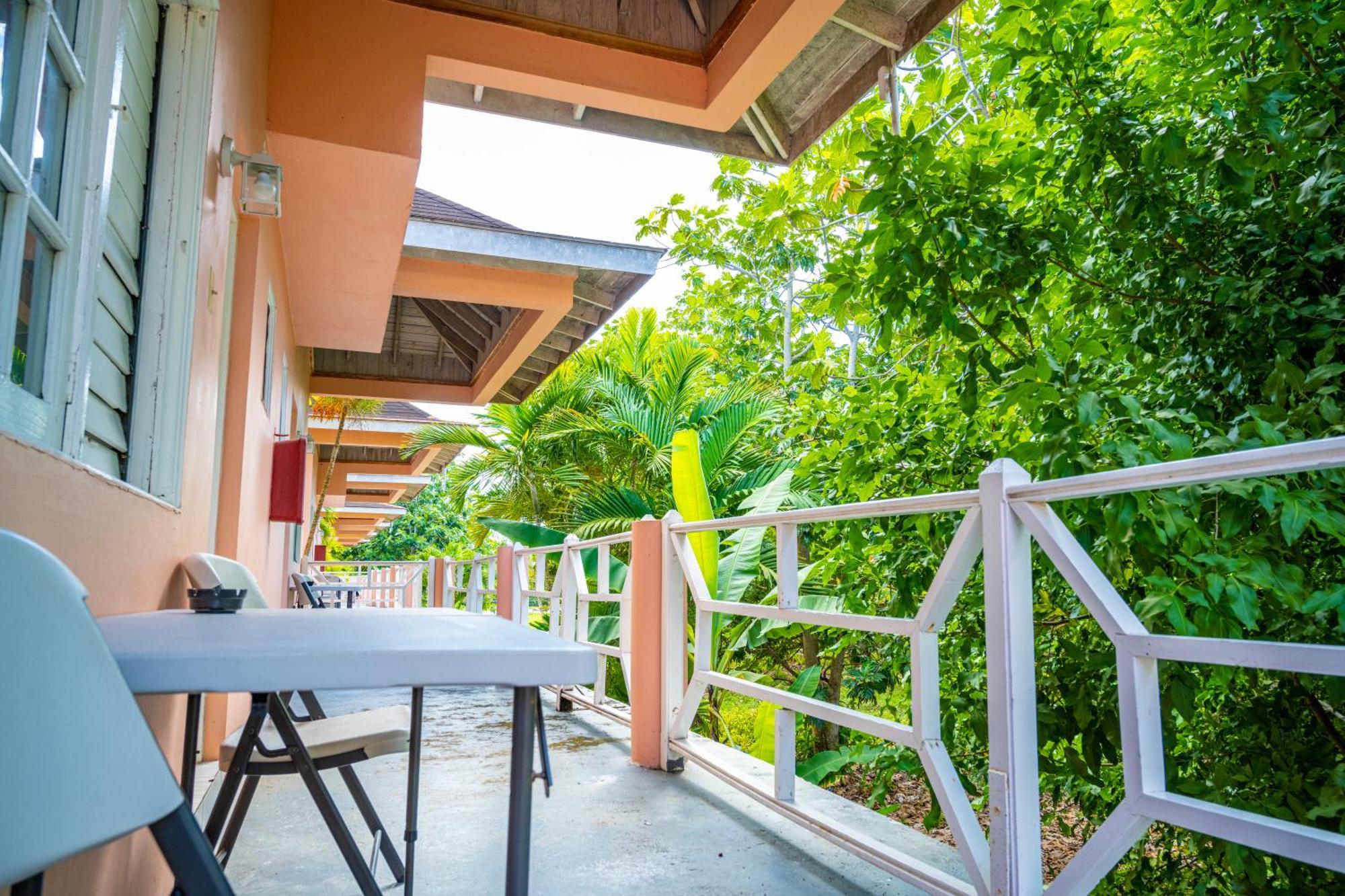 Shields Negril Villas Chambre photo