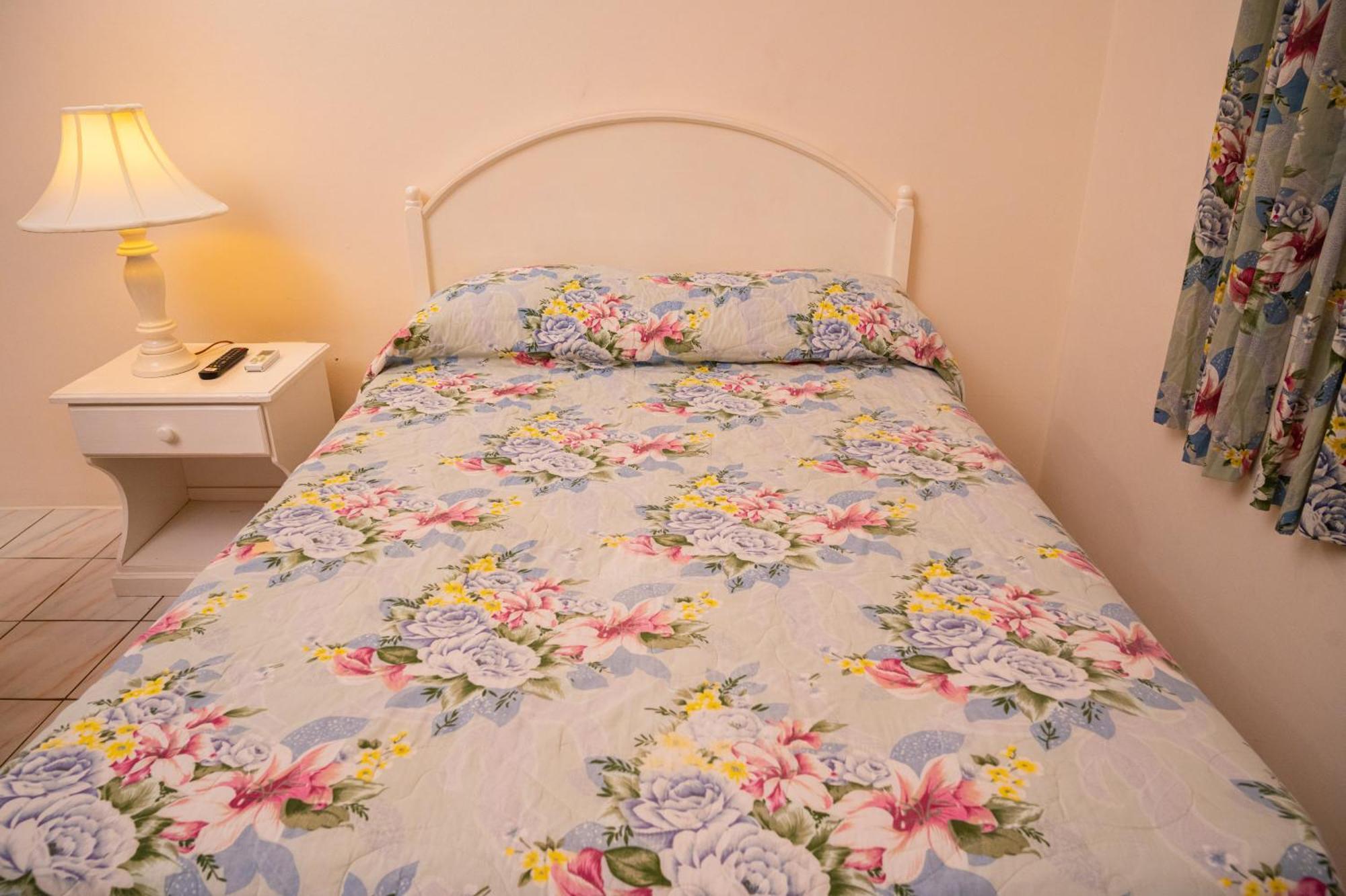 Shields Negril Villas Chambre photo