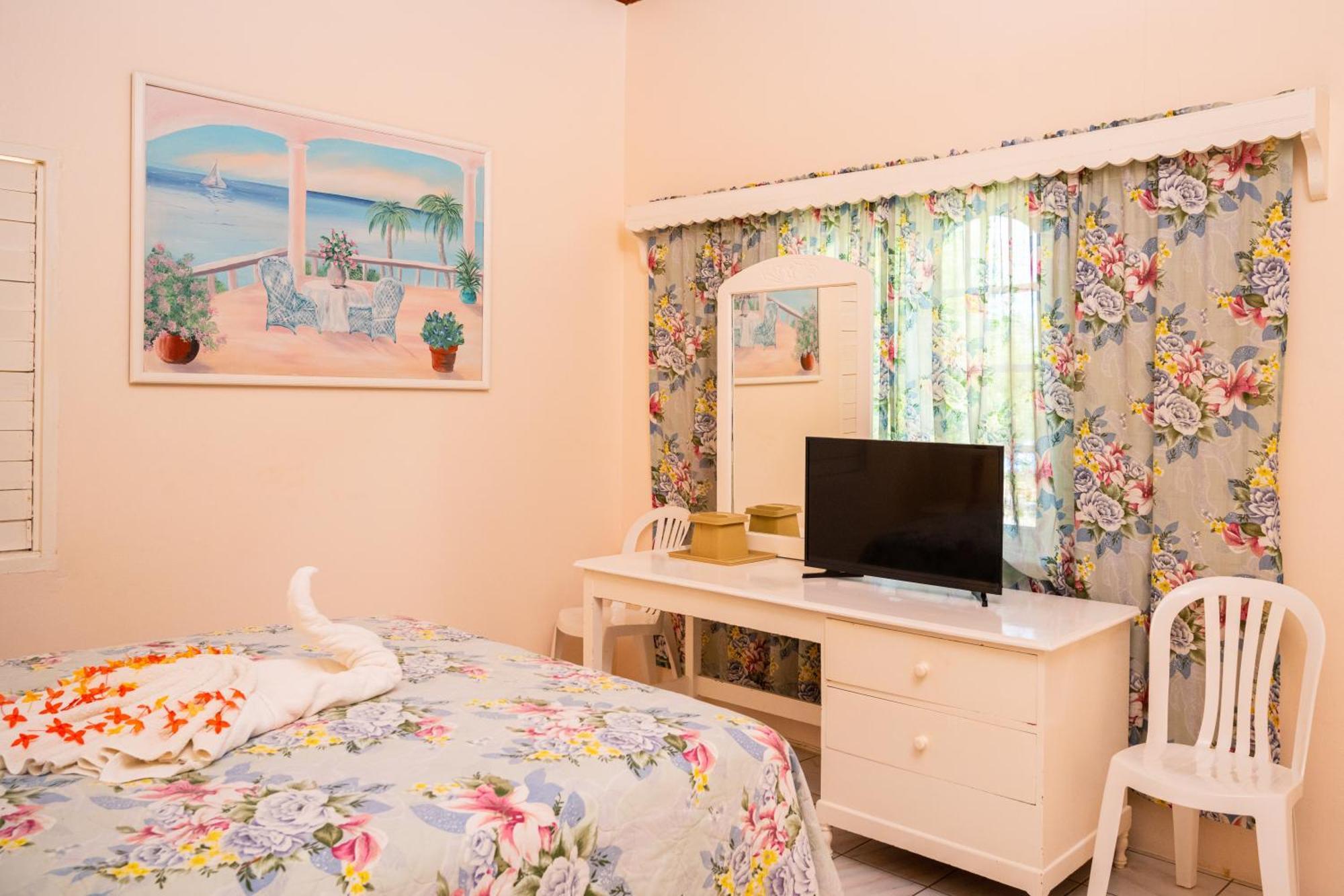 Shields Negril Villas Chambre photo
